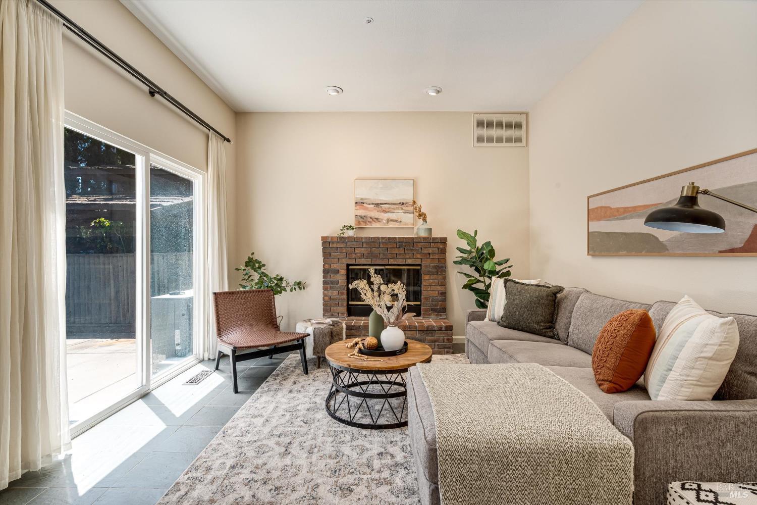 5 Capitola Ct