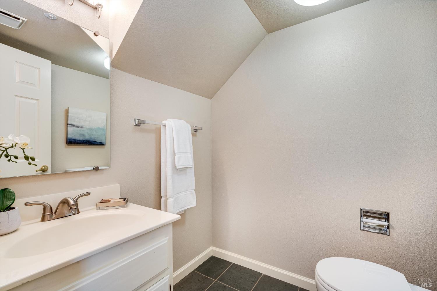 5 Capitola Ct