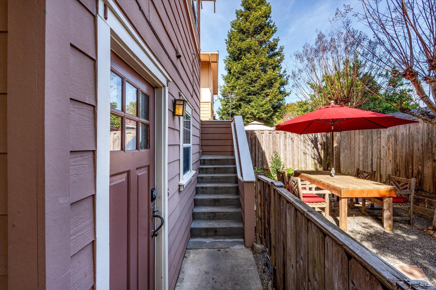 156 A Valley Oak Drive