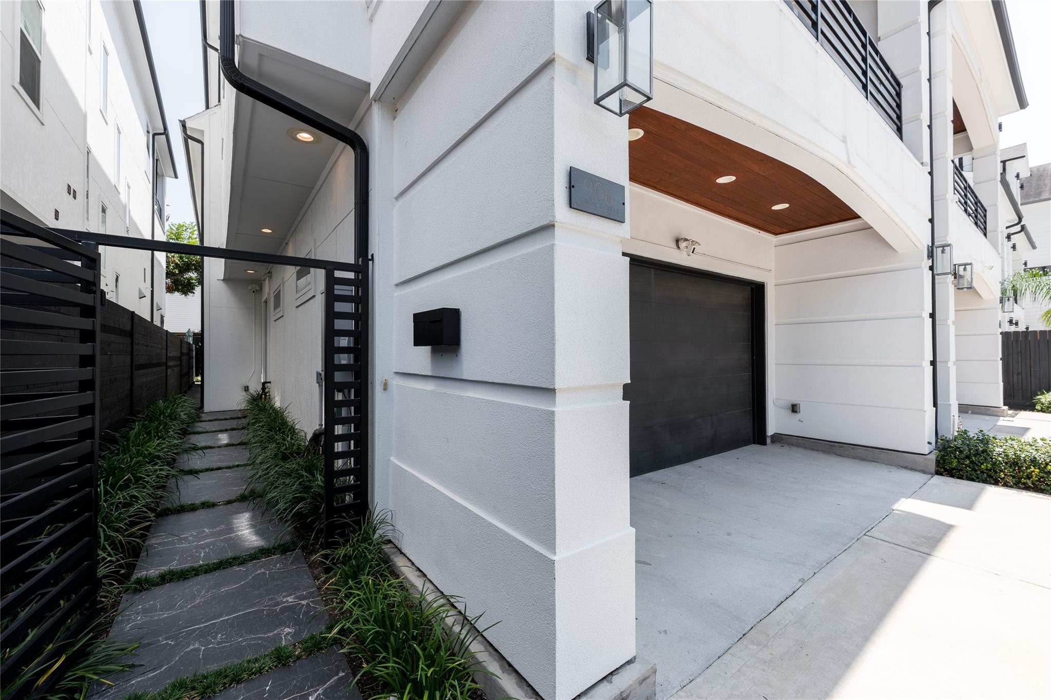 906 Knox Street