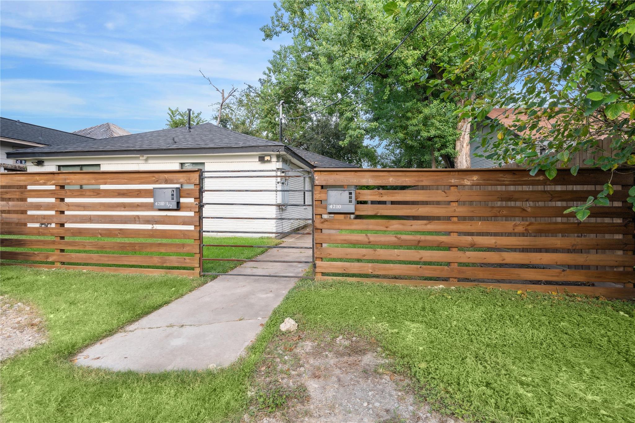 4210 Delhi Street Unit: 1/2