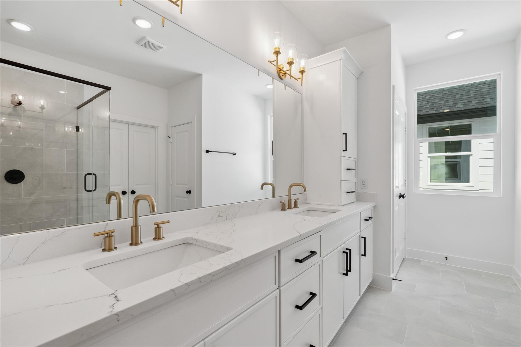 1031 S Victory Drive