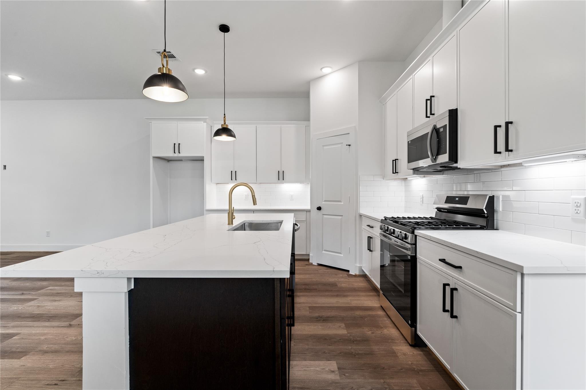 1031 S Victory Drive