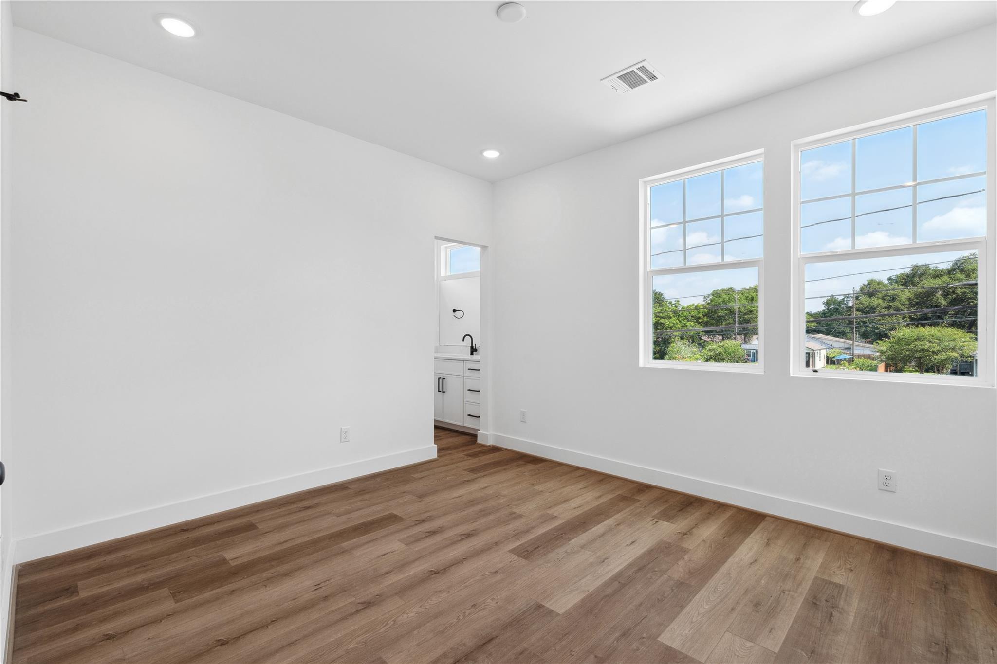 1031 S Victory Drive