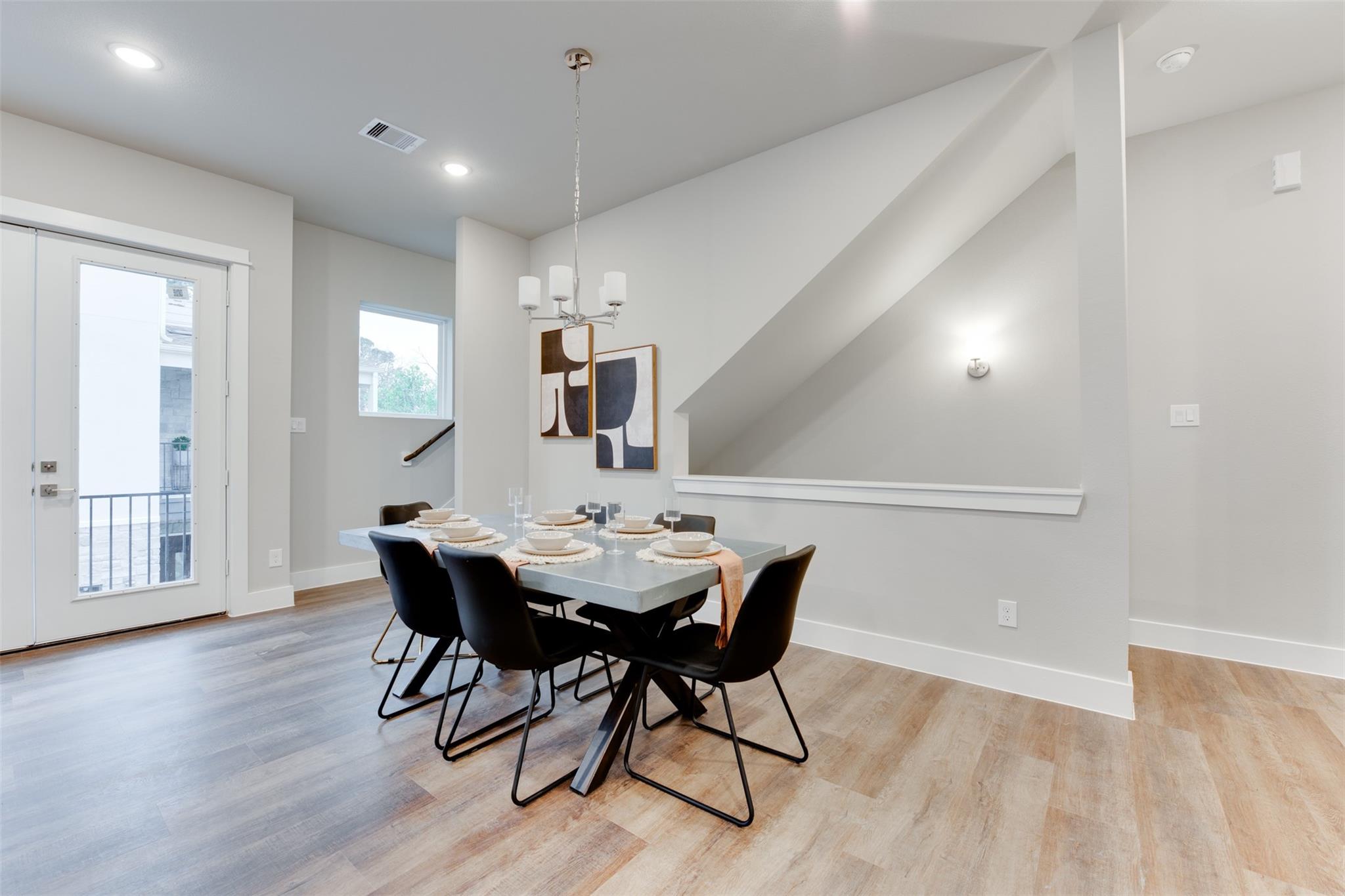 1422 W 34th 1/2 Street