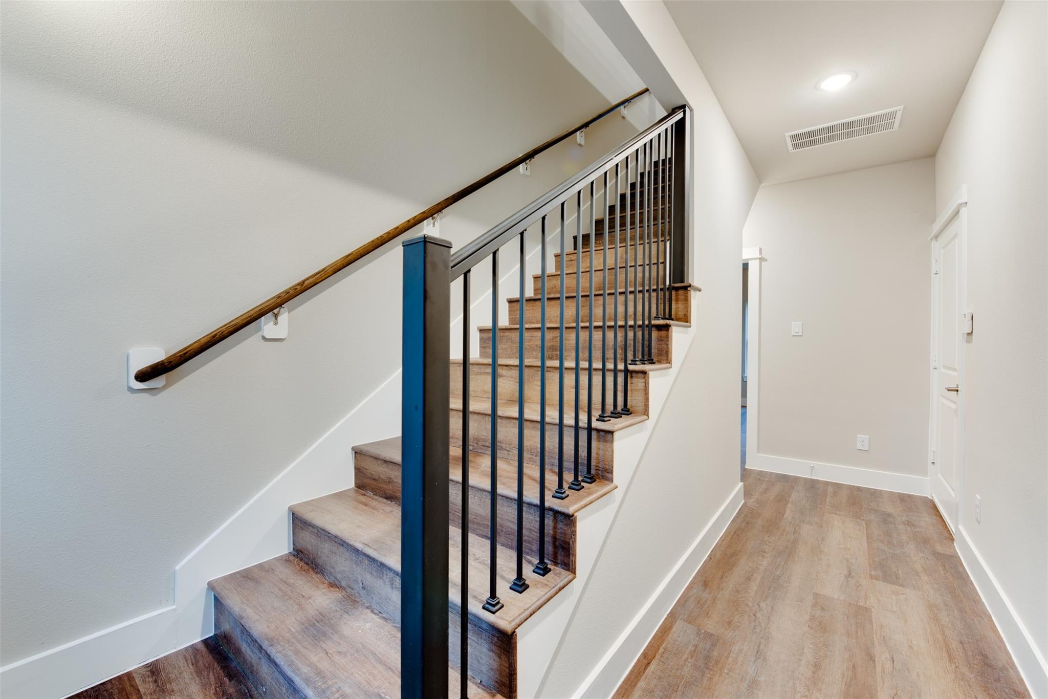 1422 W 34th 1/2 Street