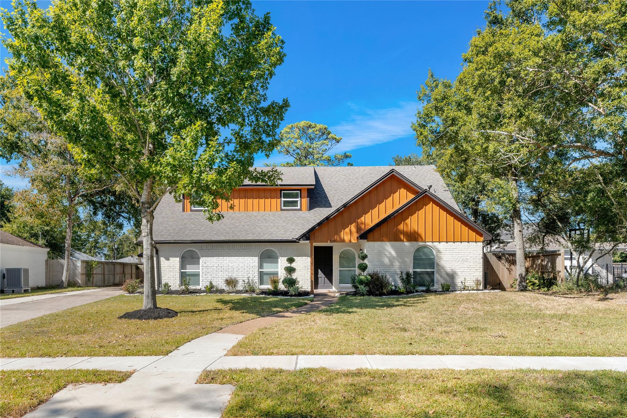1119 Woodland Drive