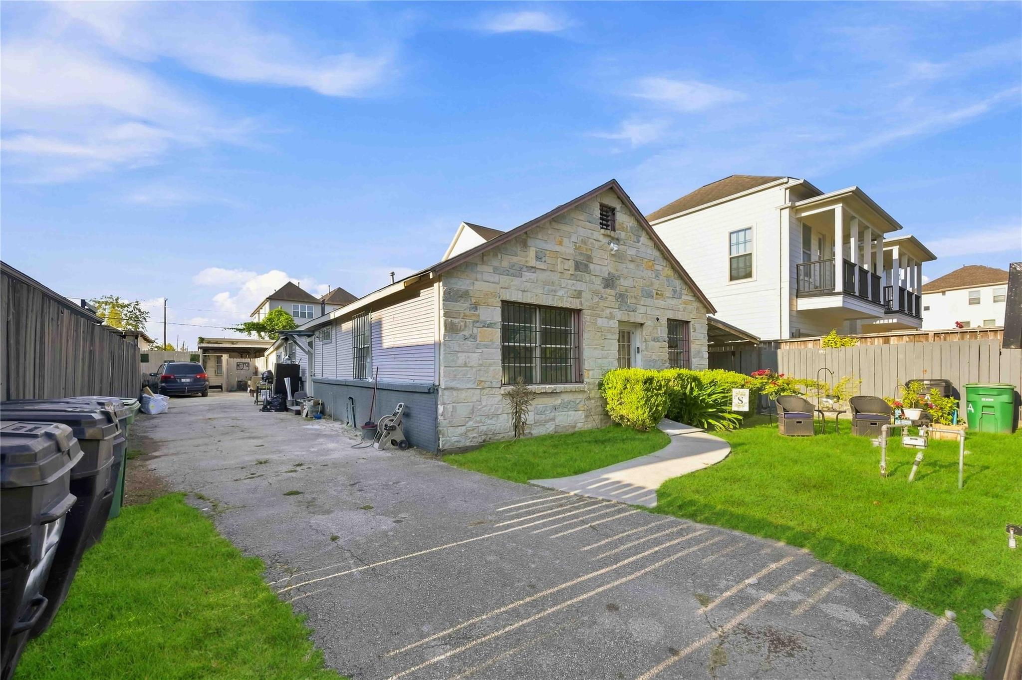 824 W 17th Street # D