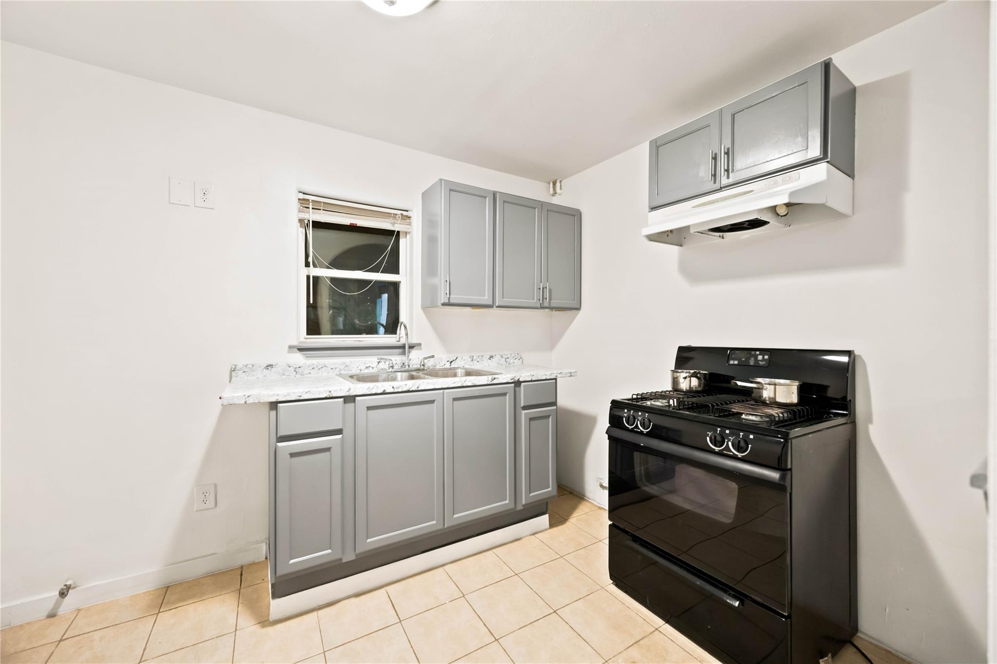 824 W 17th Street # D