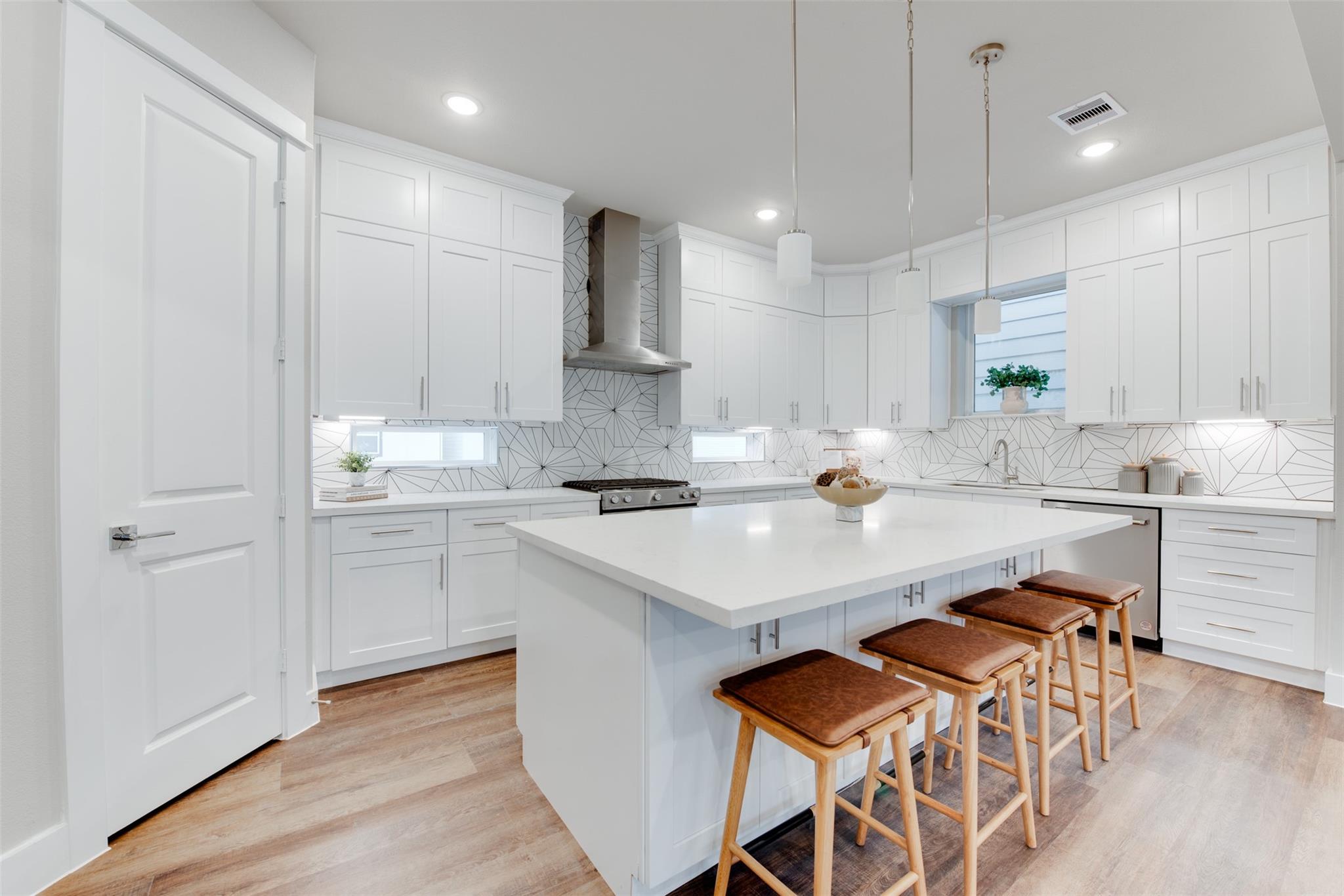 1424 W 34th 1/2 Street