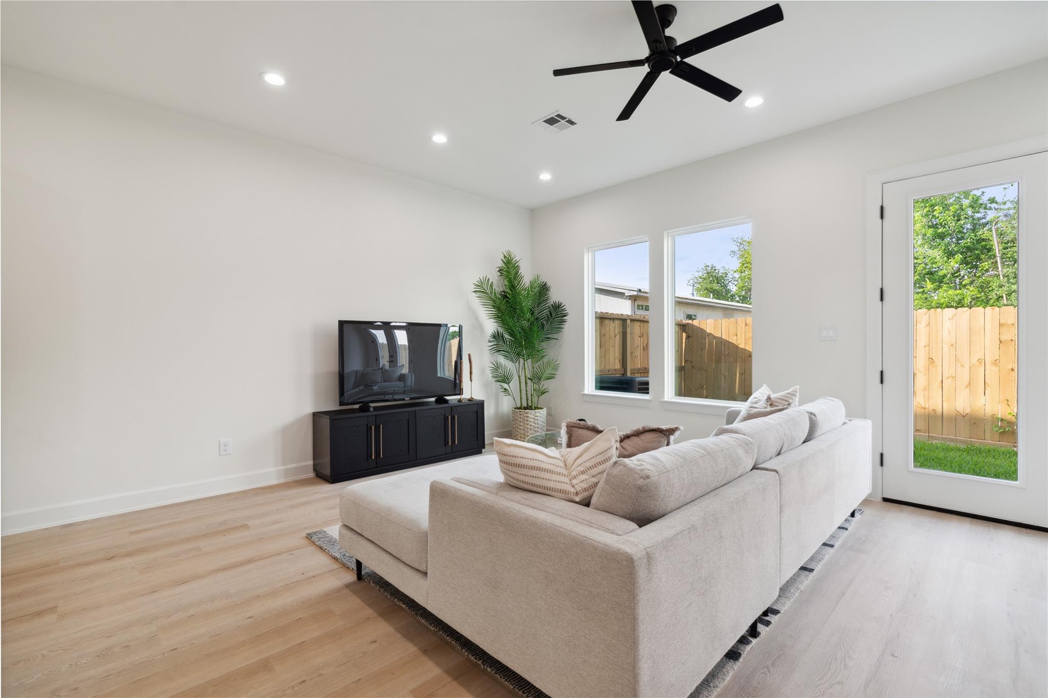 3733 & 3735 Lydia Street