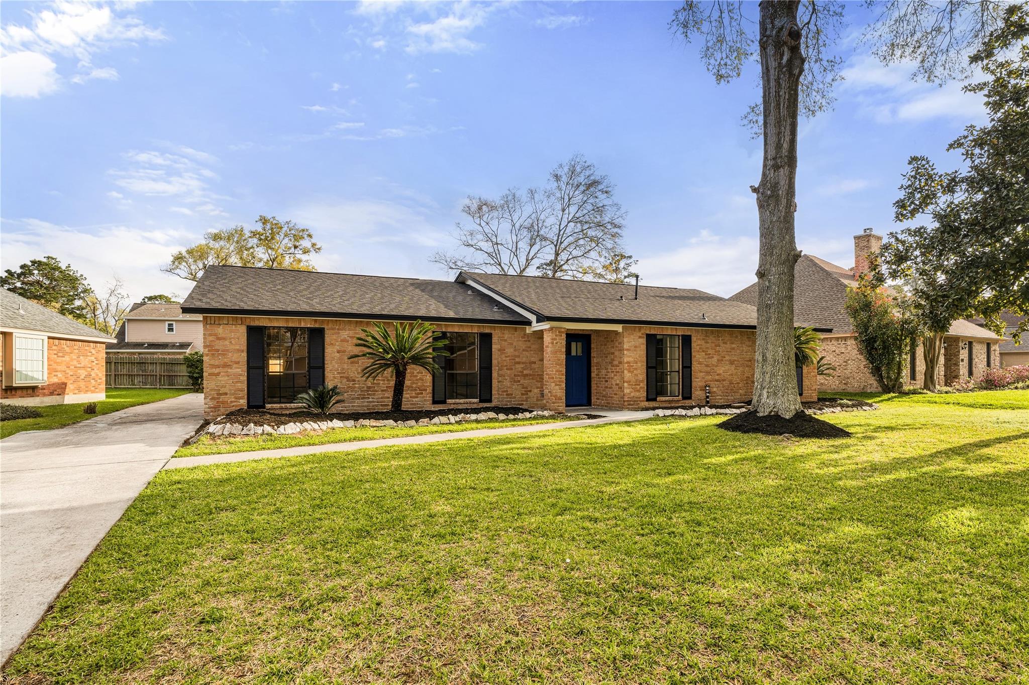 8014 17th Green Drive
