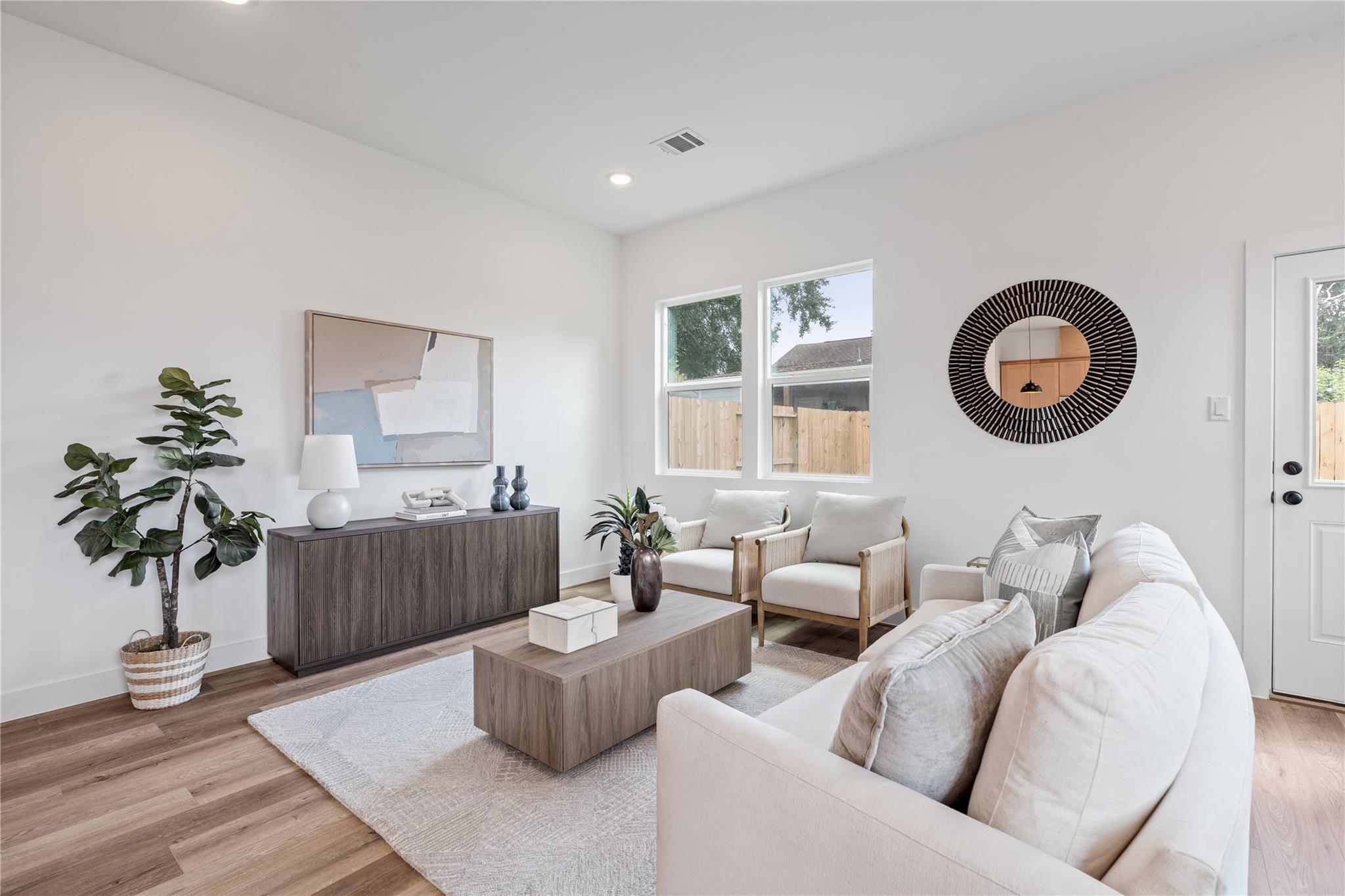 1033 S Victory Drive