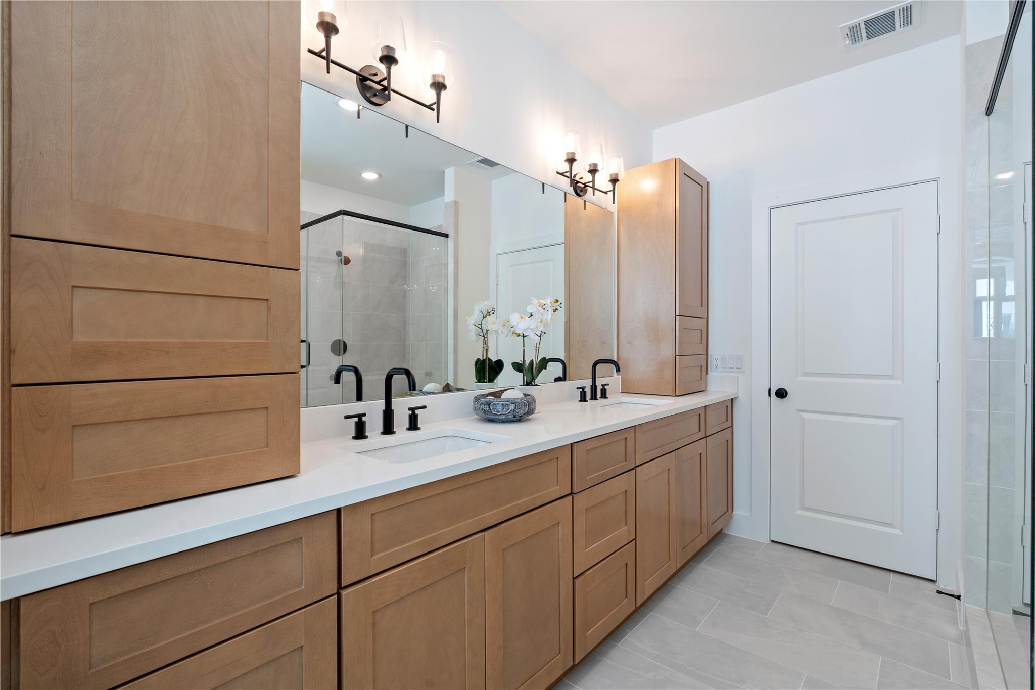 1033 S Victory Drive