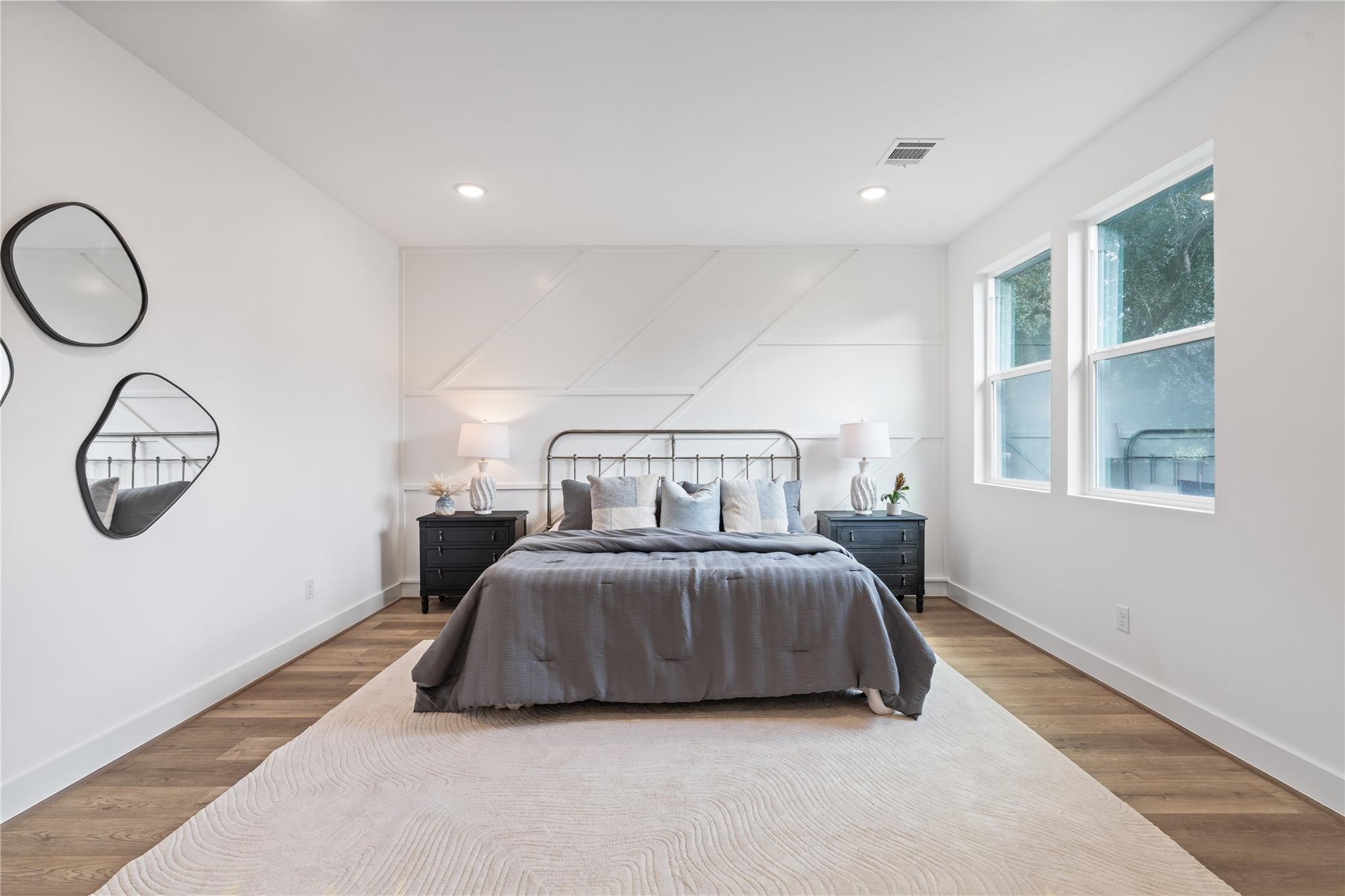 1033 S Victory Drive