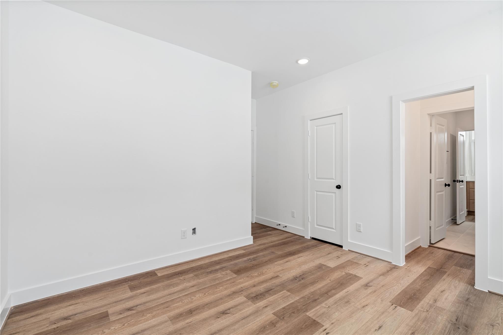 1033 S Victory Drive