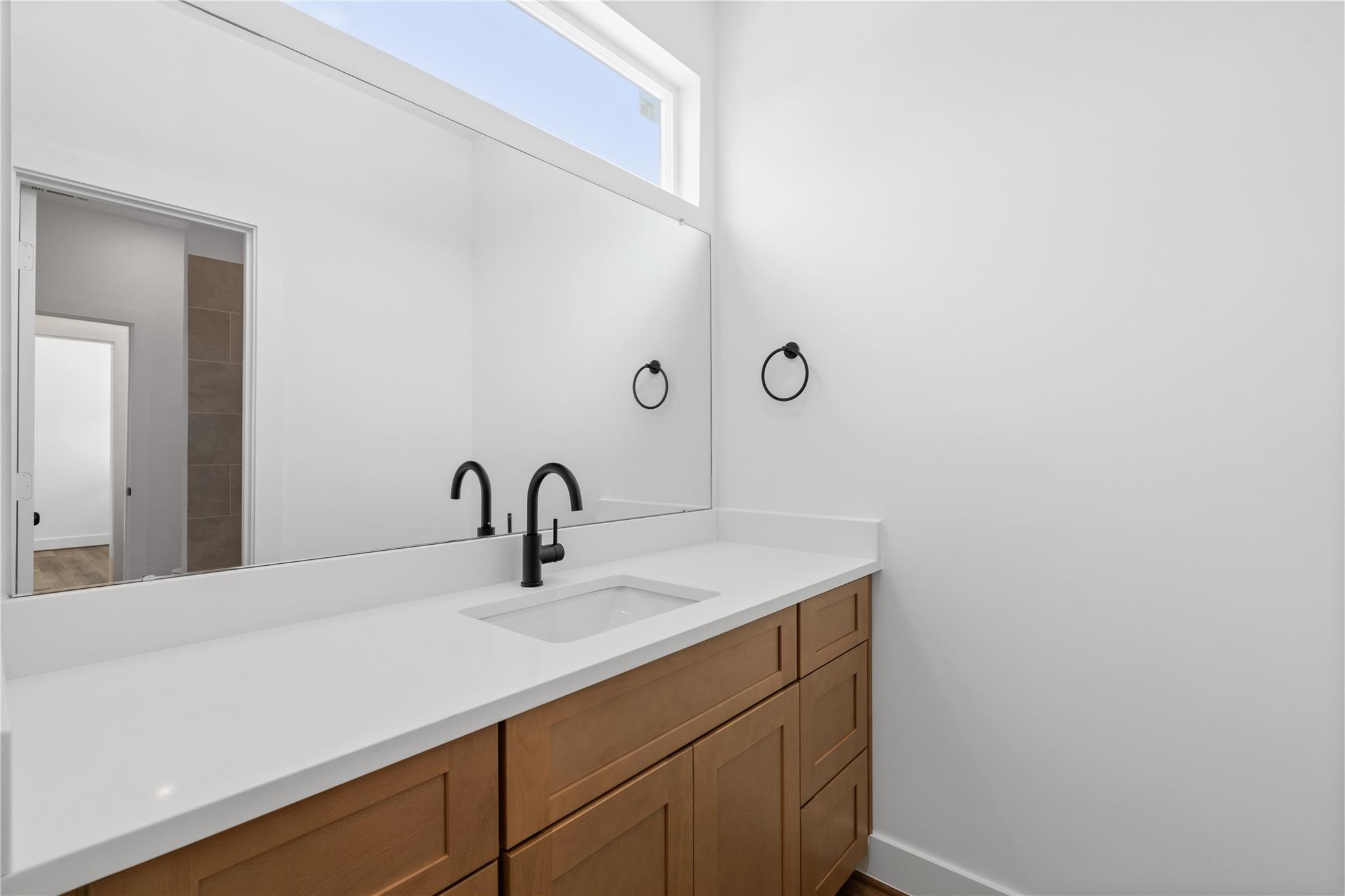 1033 S Victory Drive