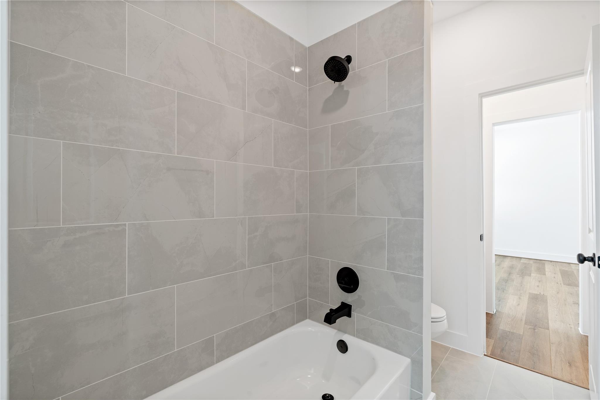 1033 S Victory Drive