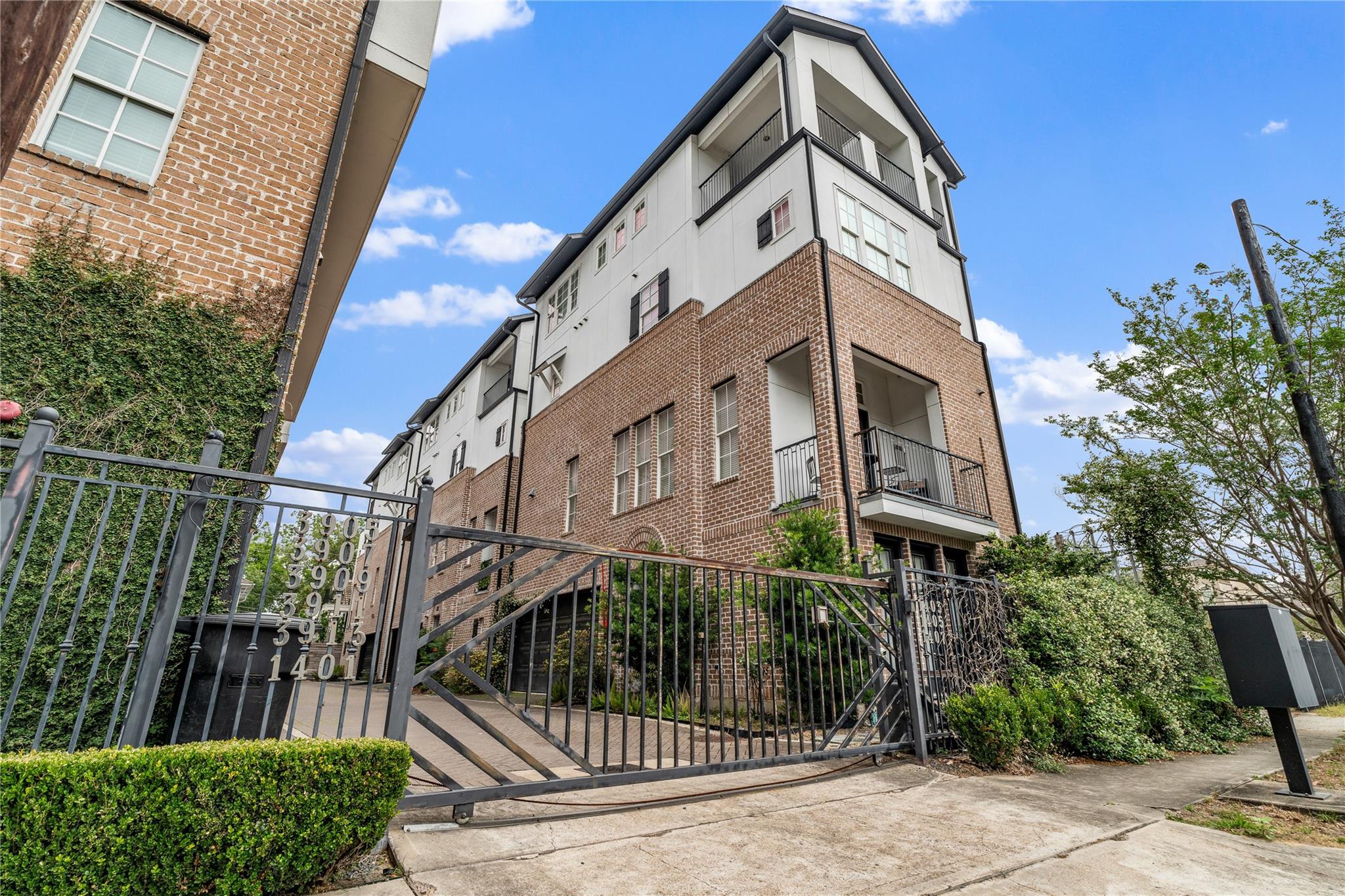 1403 Isabella Street