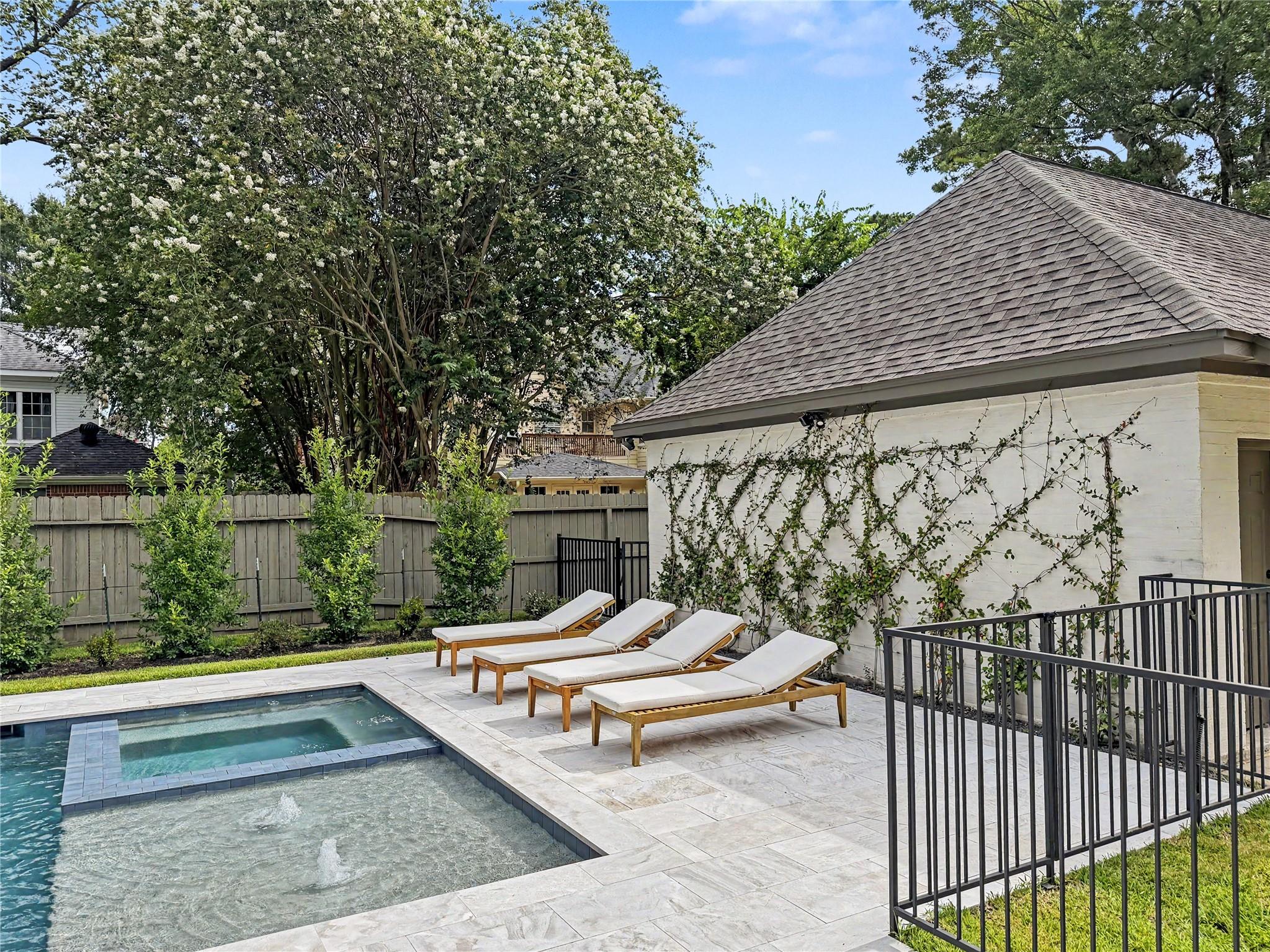 25 Woodsborough Circle