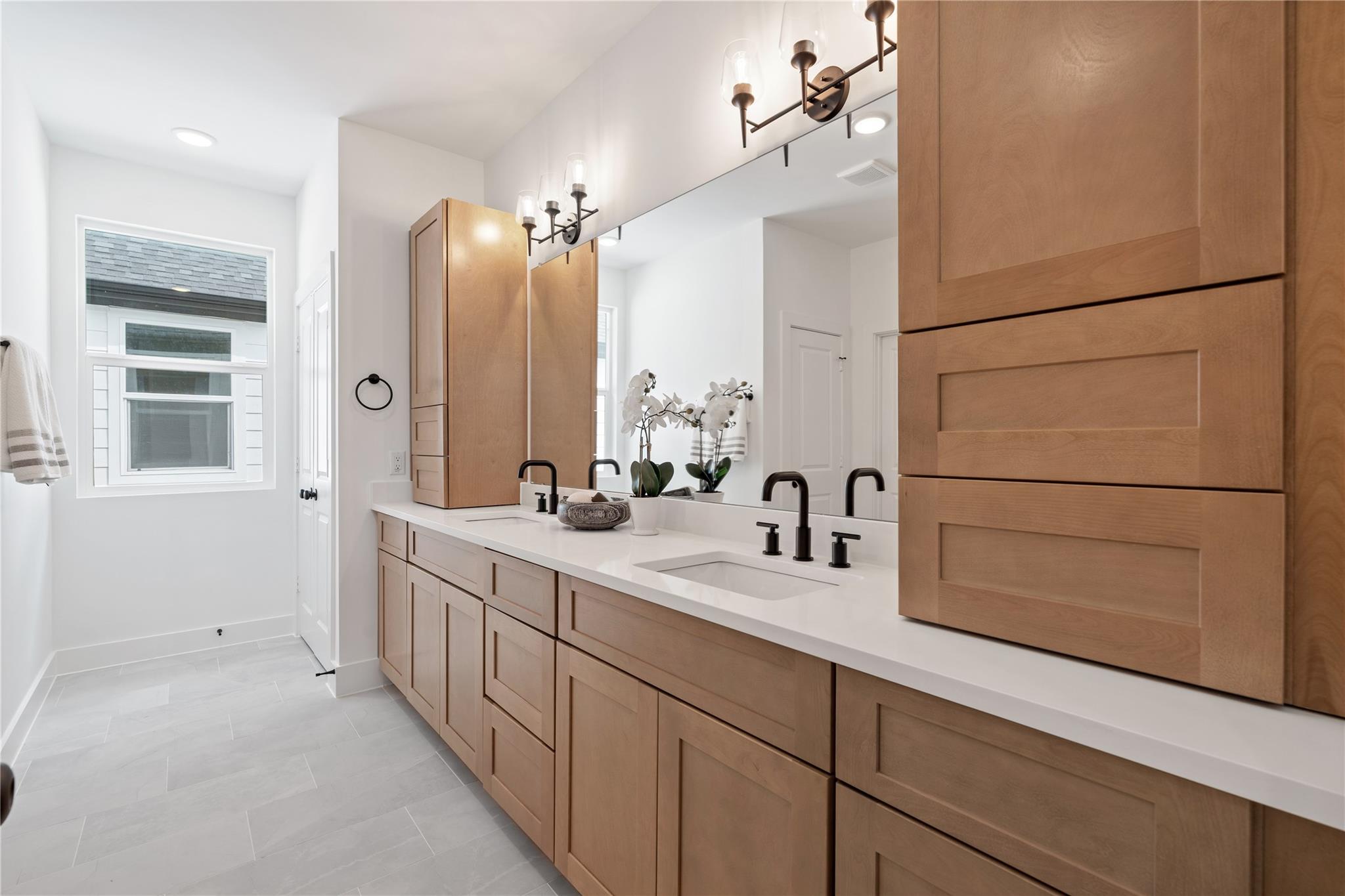 1031-1033 S Victory Drive