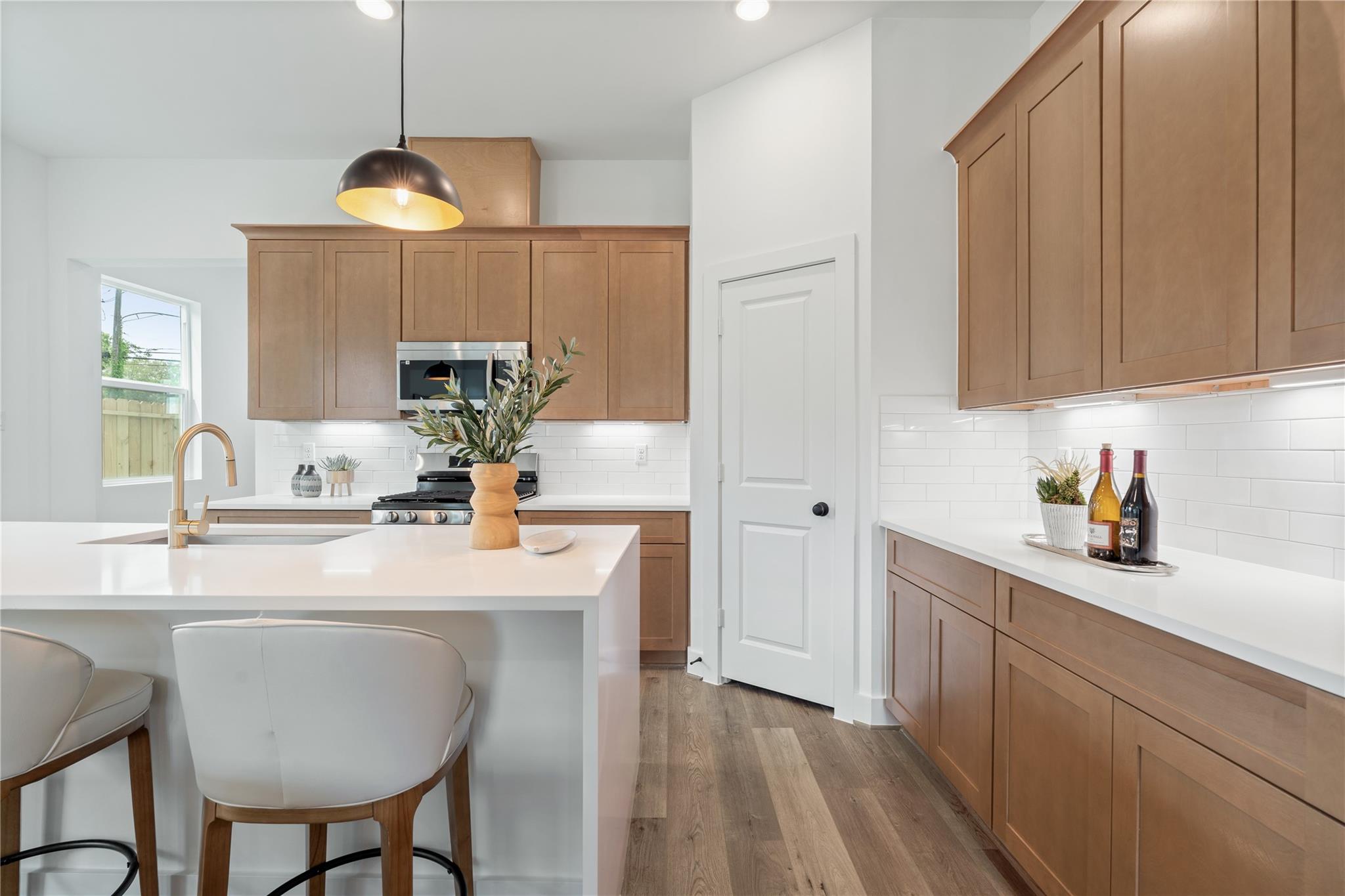 1031-1033 S Victory Drive