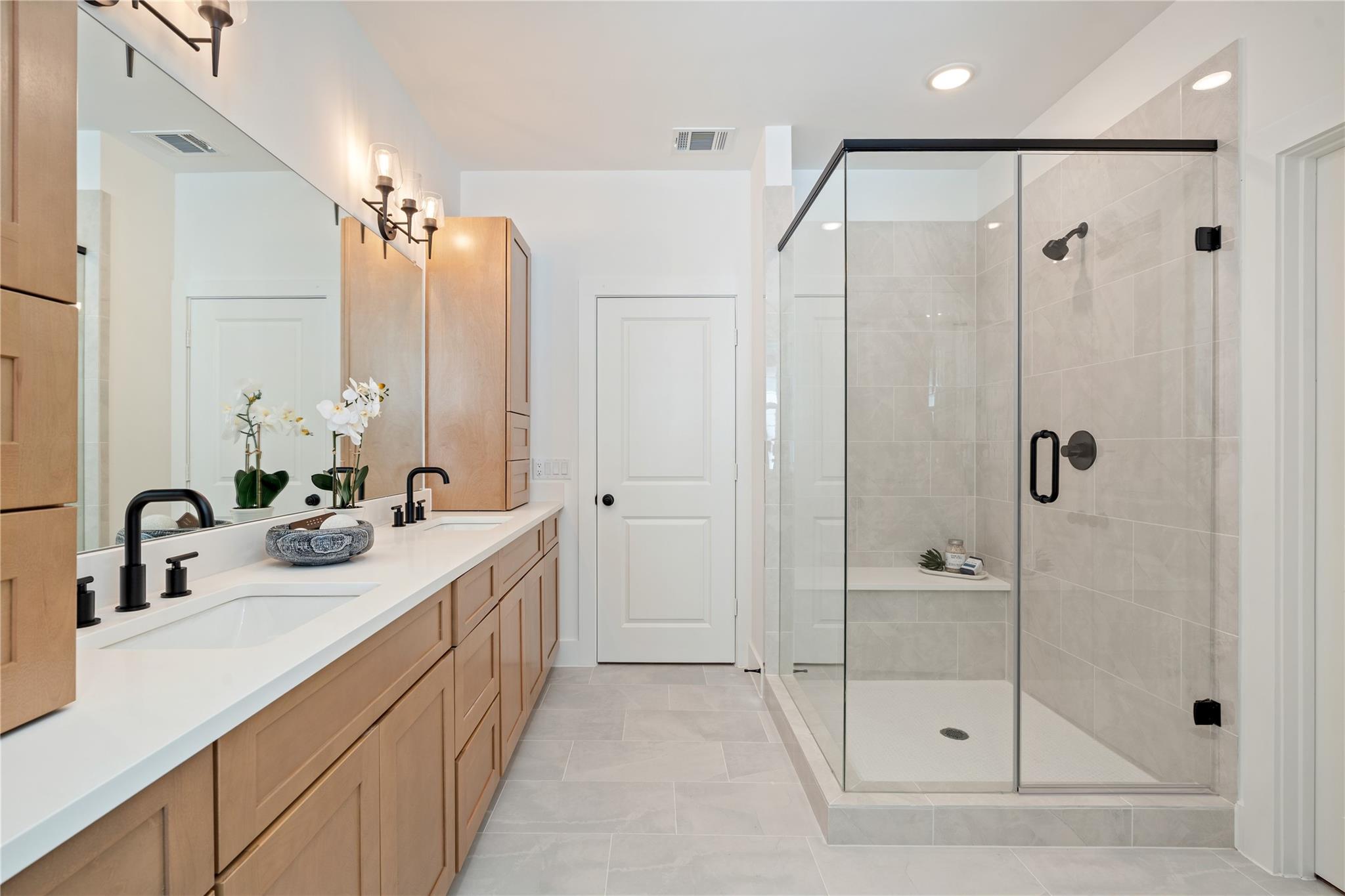 1031-1033 S Victory Drive