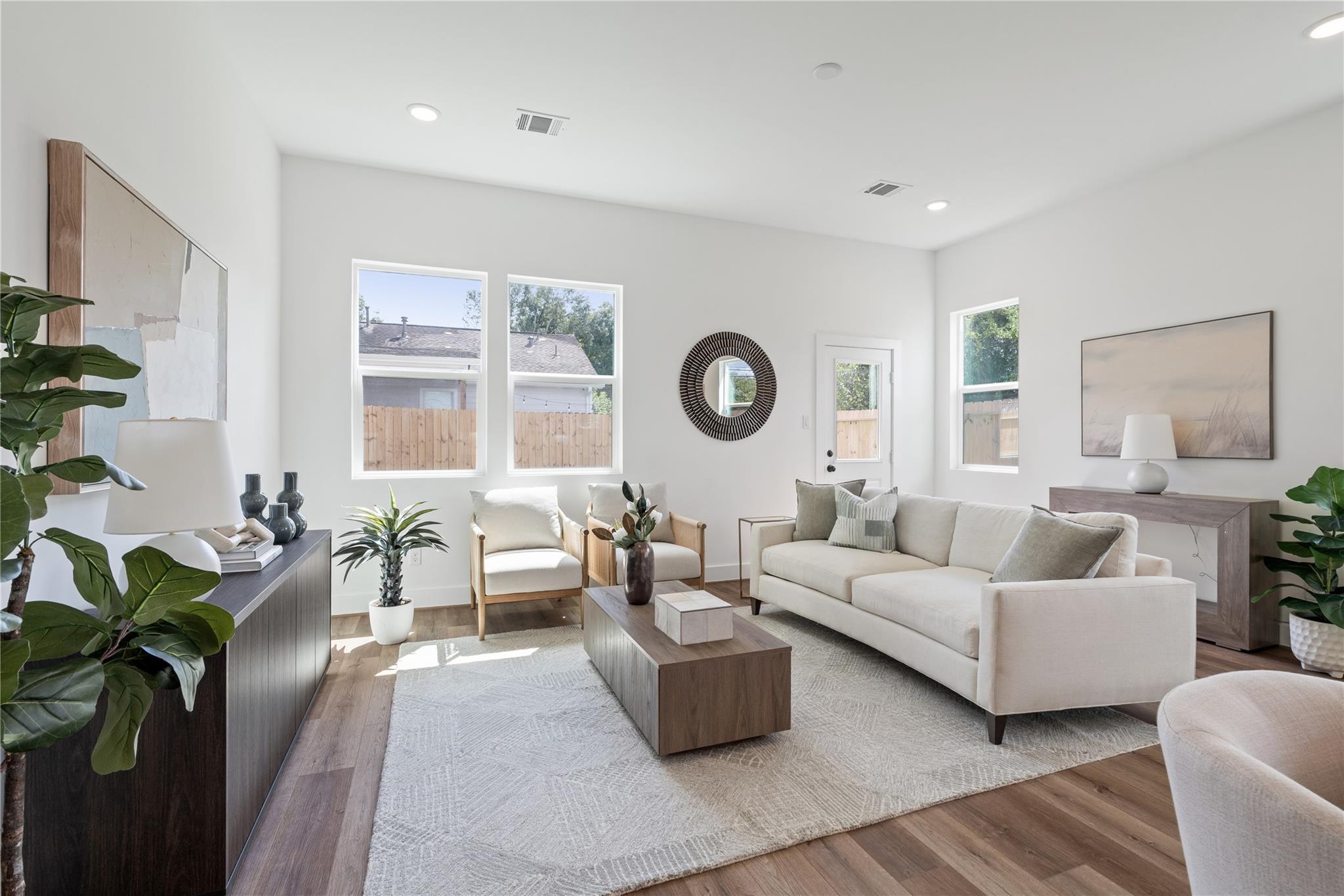 1031-1033 S Victory Drive