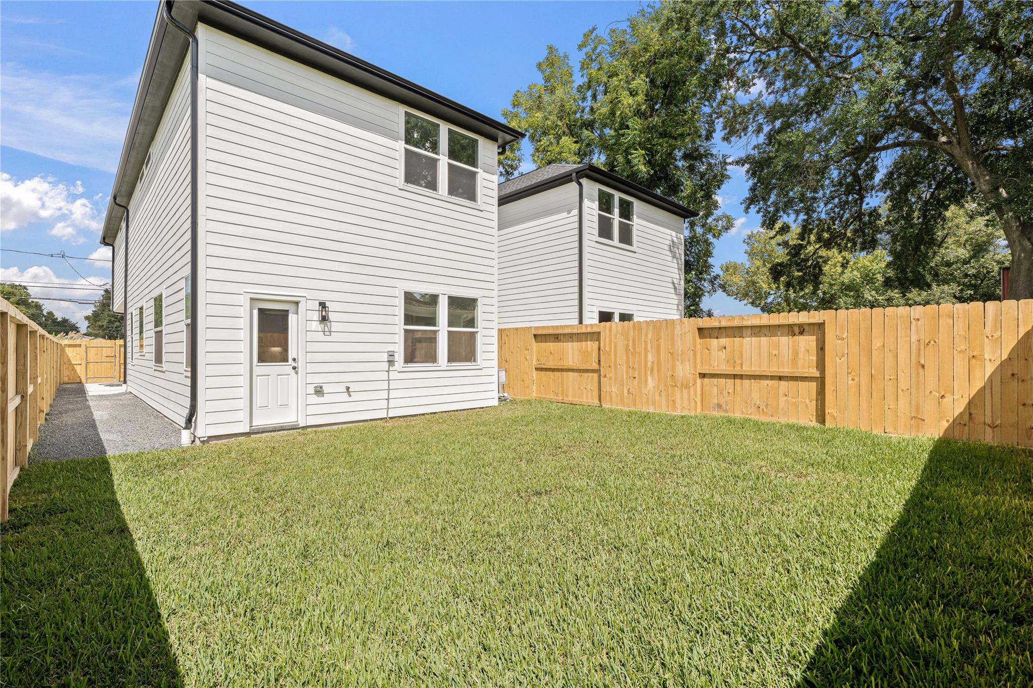 1033 S Victory Drive