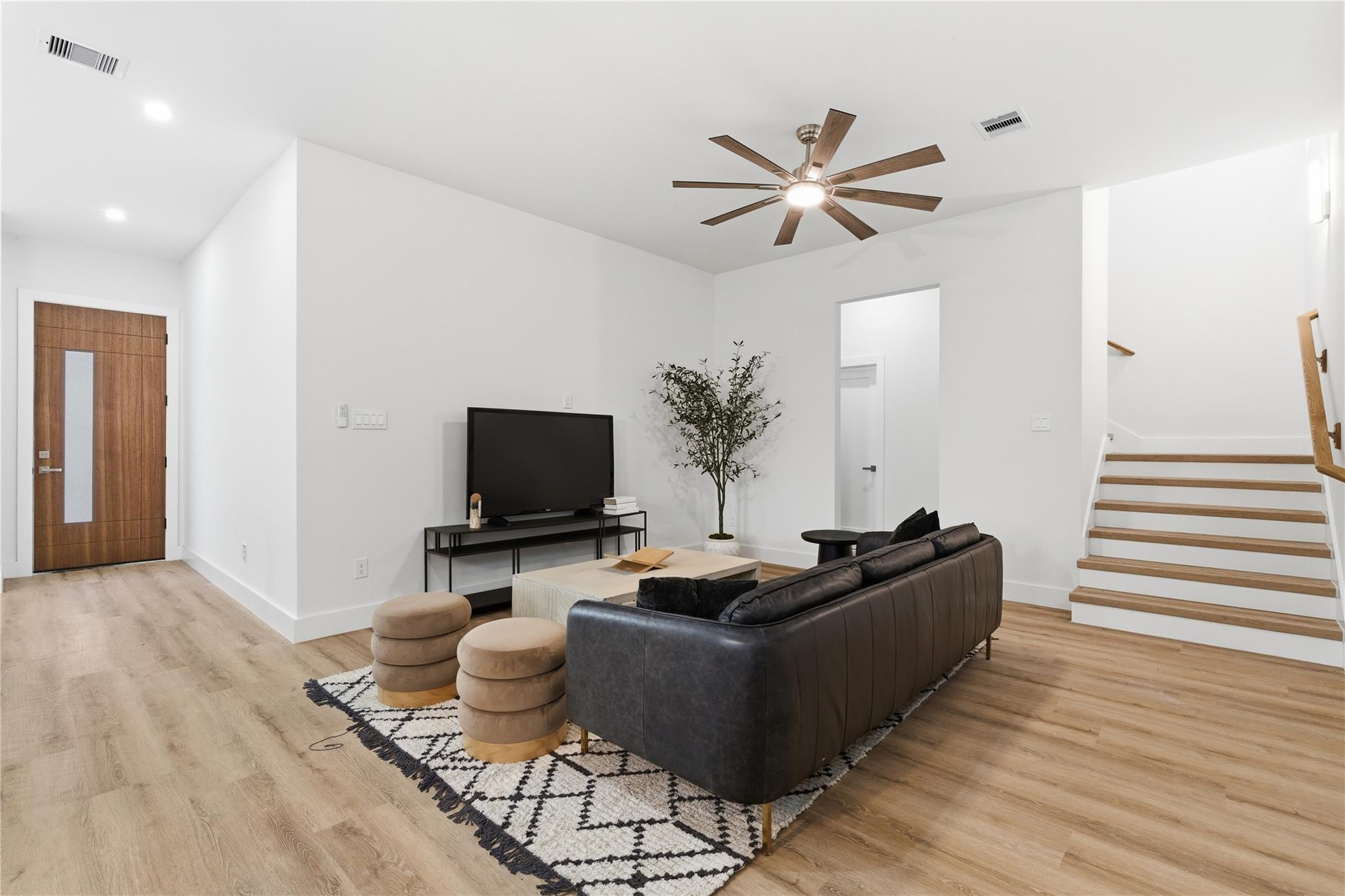1420 W 34th 1/2 Street