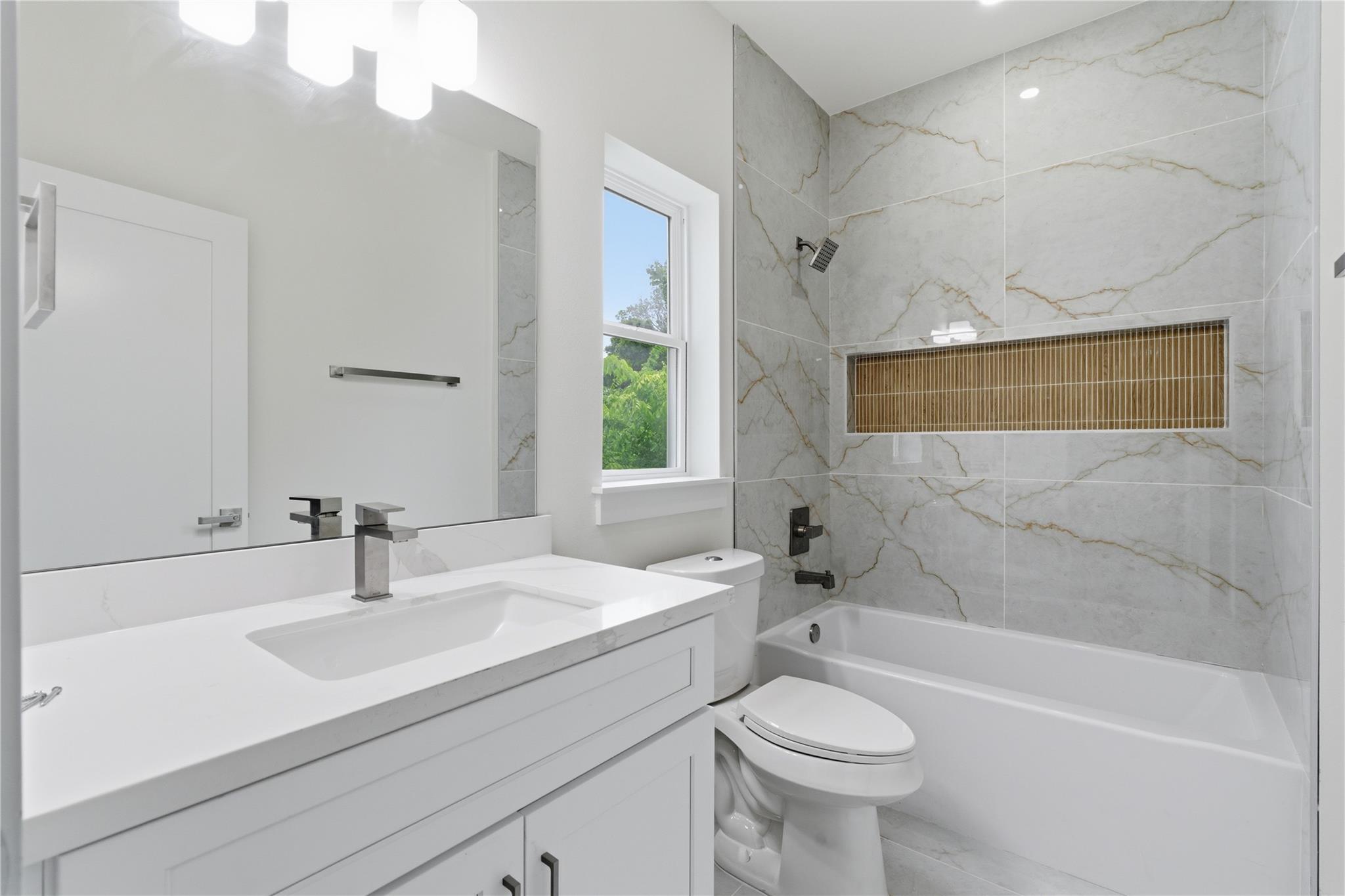1420 W 34th 1/2 Street