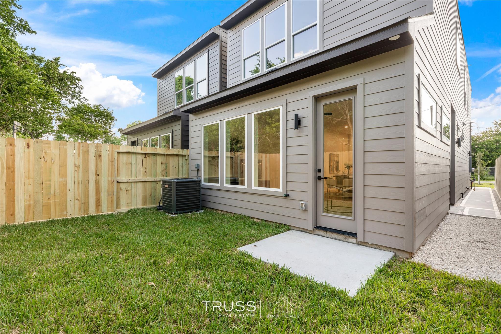 6117 Grace Lane