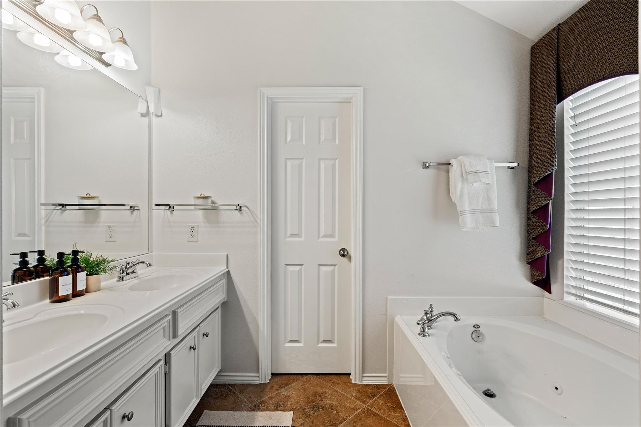 4323 Sunlit Pass Loop