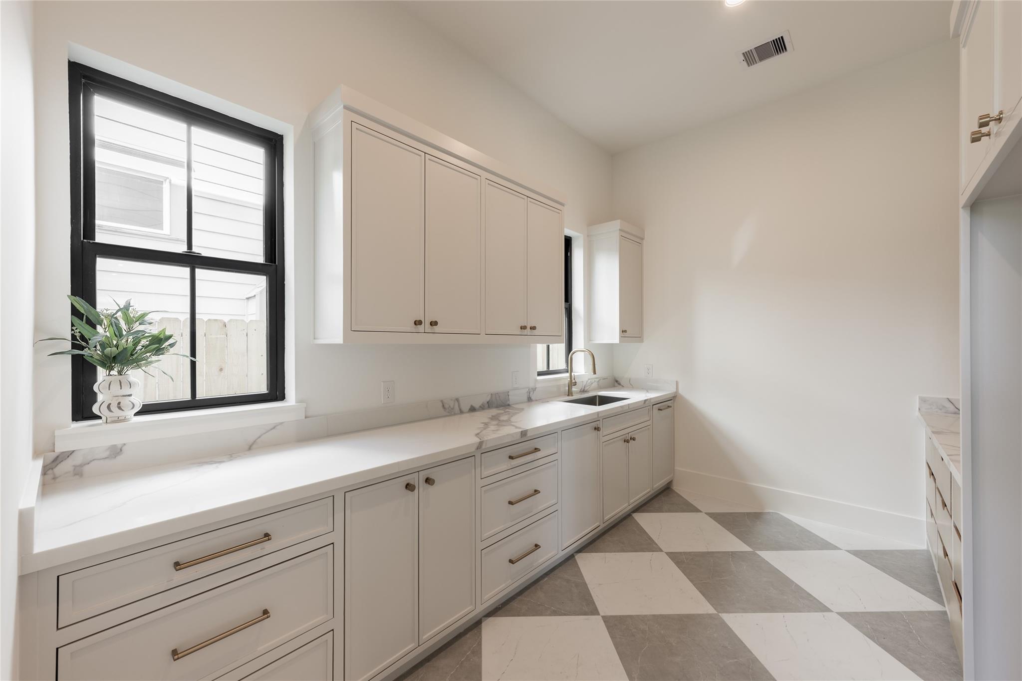 1241 Du Barry Lane