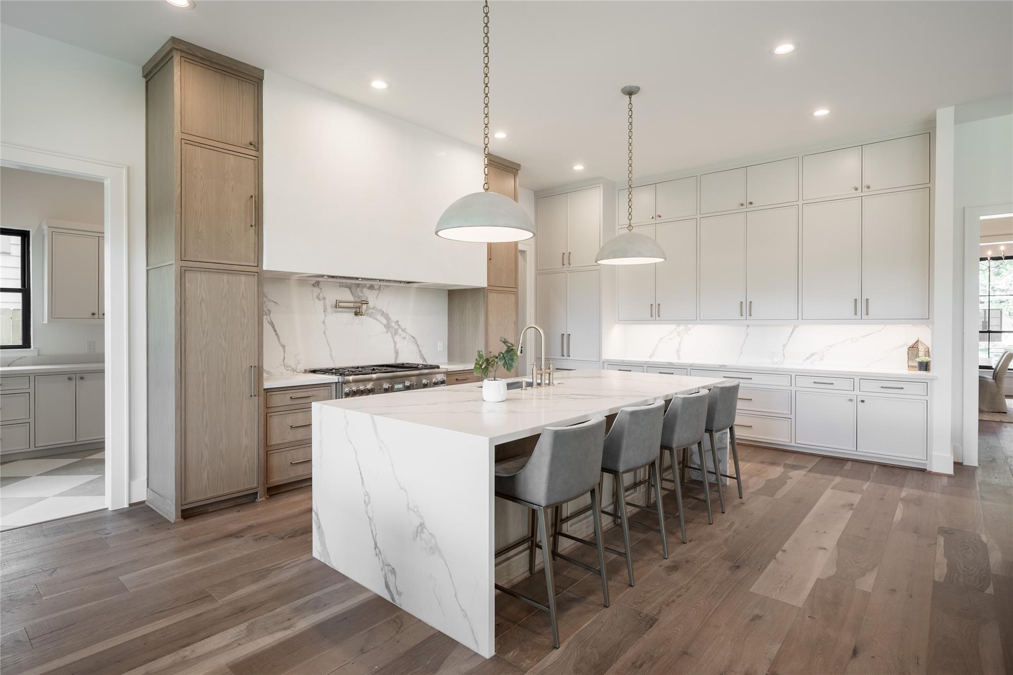 1241 Du Barry Lane