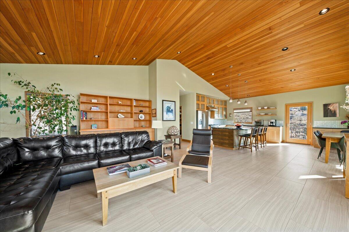 671 Golden Eagle Trail