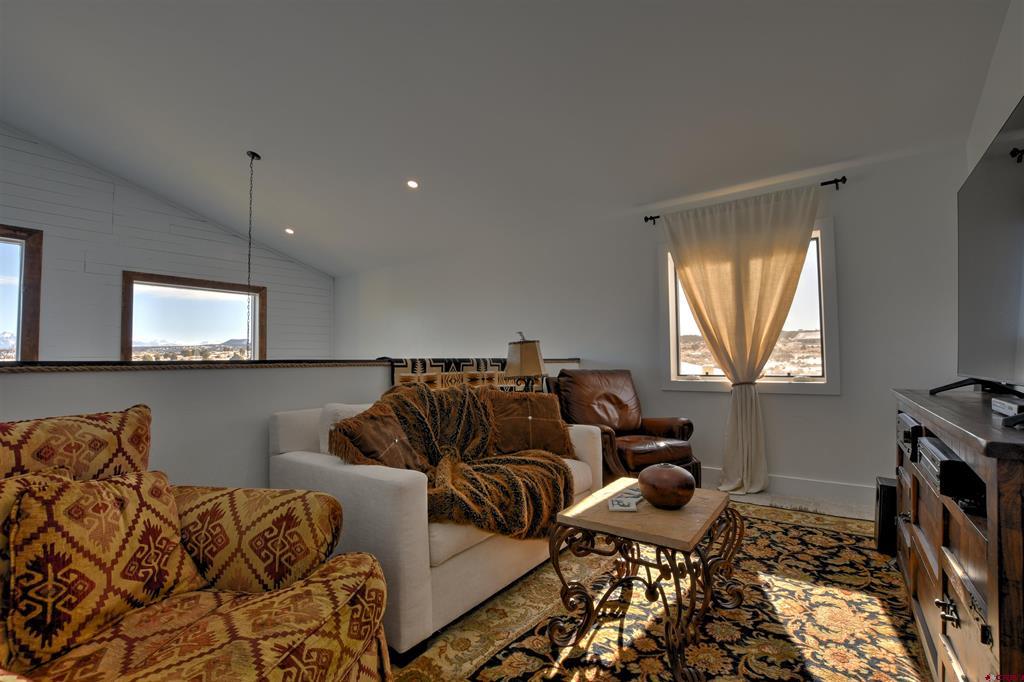 28 Mountain Vista Court