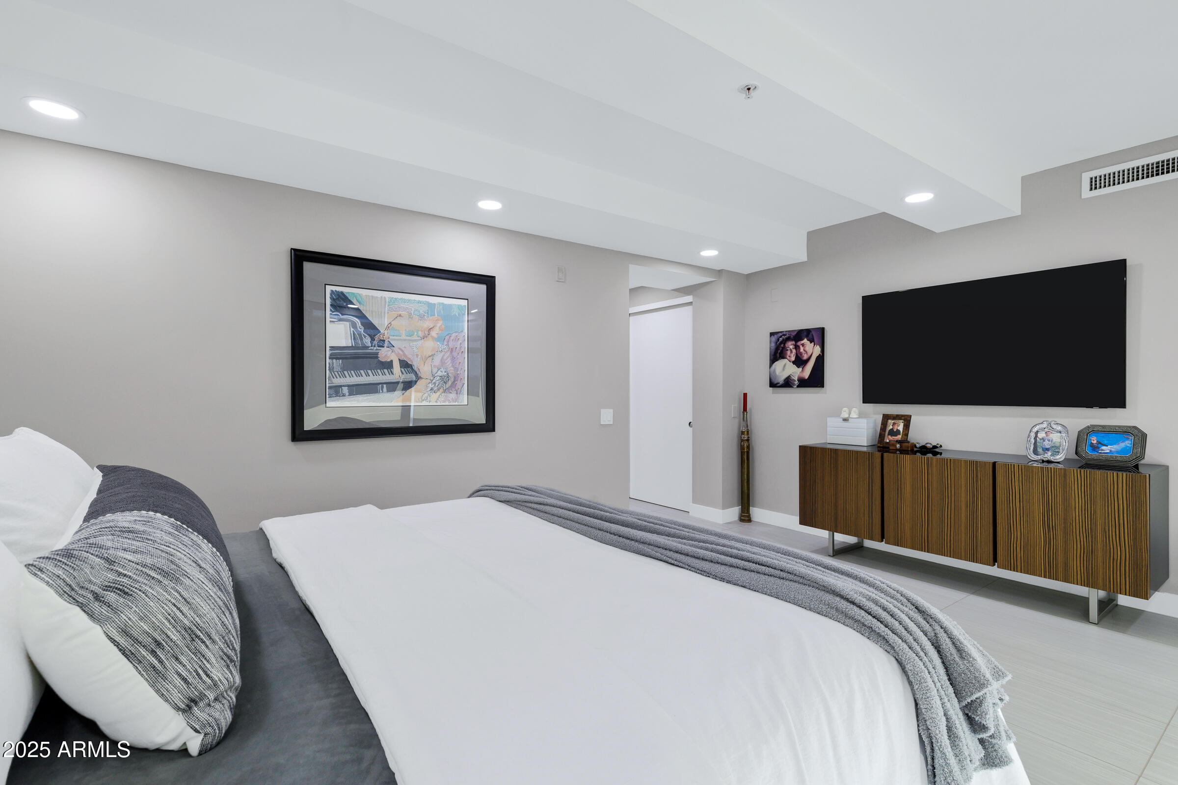 7137 E RANCHO VISTA Drive, 6011