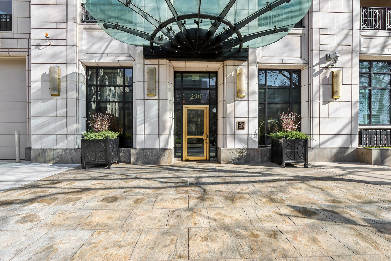 840 N LAKE SHORE Drive Unit: 2001
