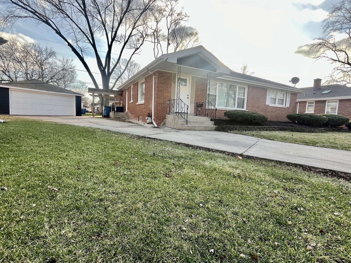 657 E 159th Court