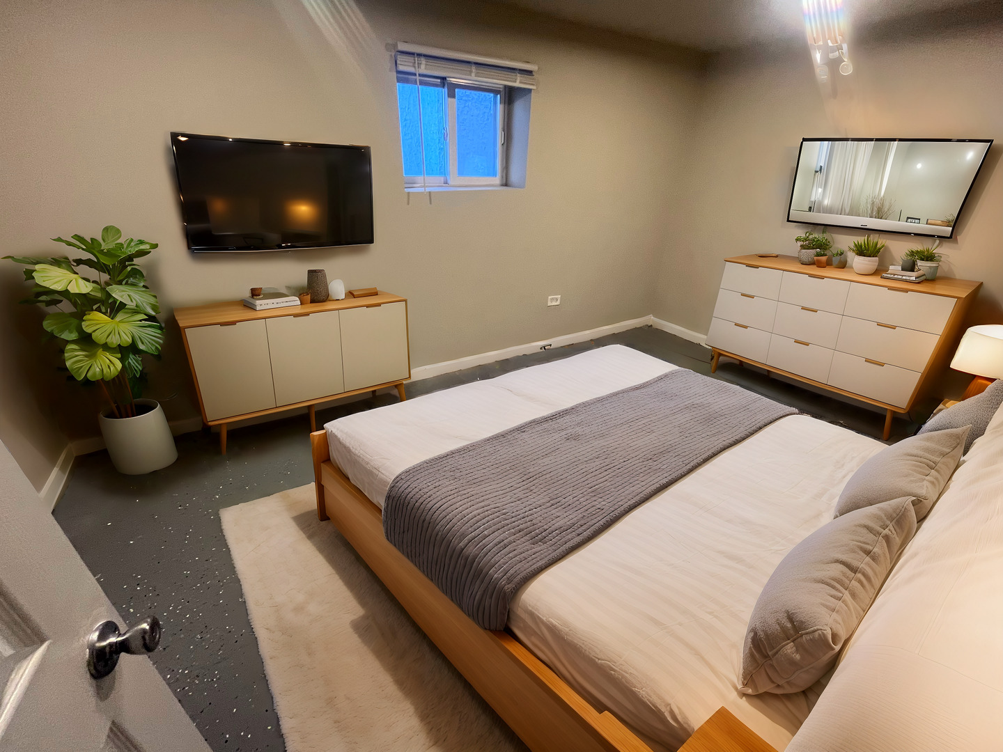 2117 S 49th Court