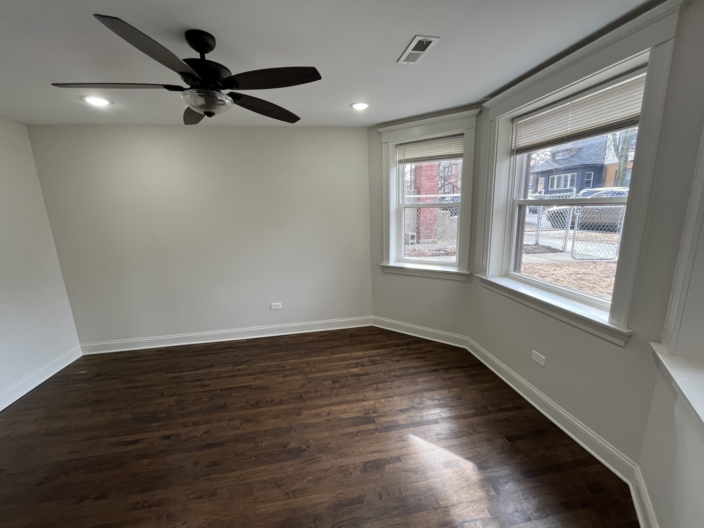 951 N Lawndale Avenue Unit: 2R