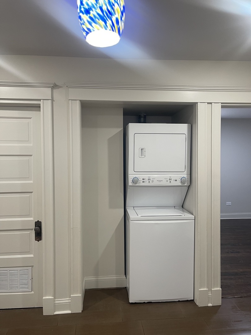 951 N Lawndale Avenue Unit: 2R