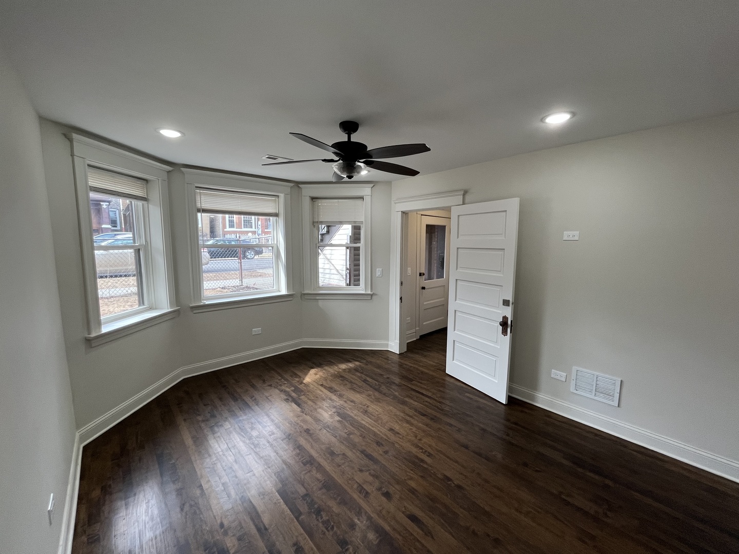 951 N Lawndale Avenue Unit: 2R