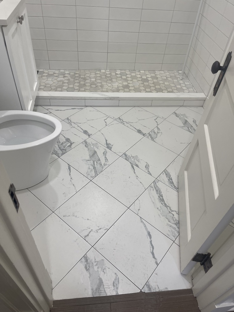 951 N Lawndale Avenue Unit: 2R