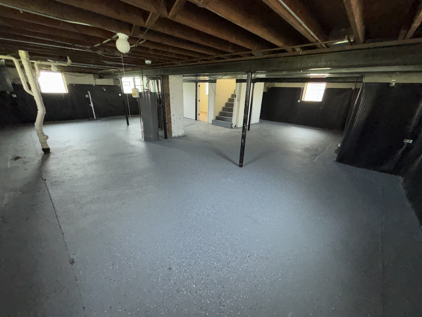 655 HIRSCH Avenue
