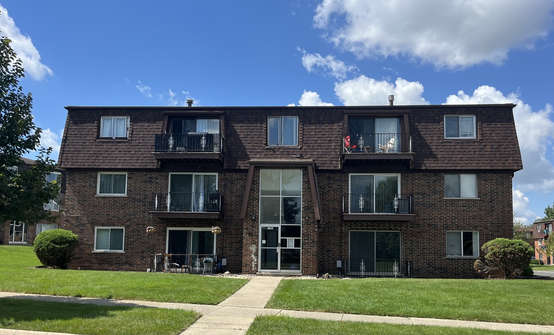 7101 W 166th Street Unit: 1c