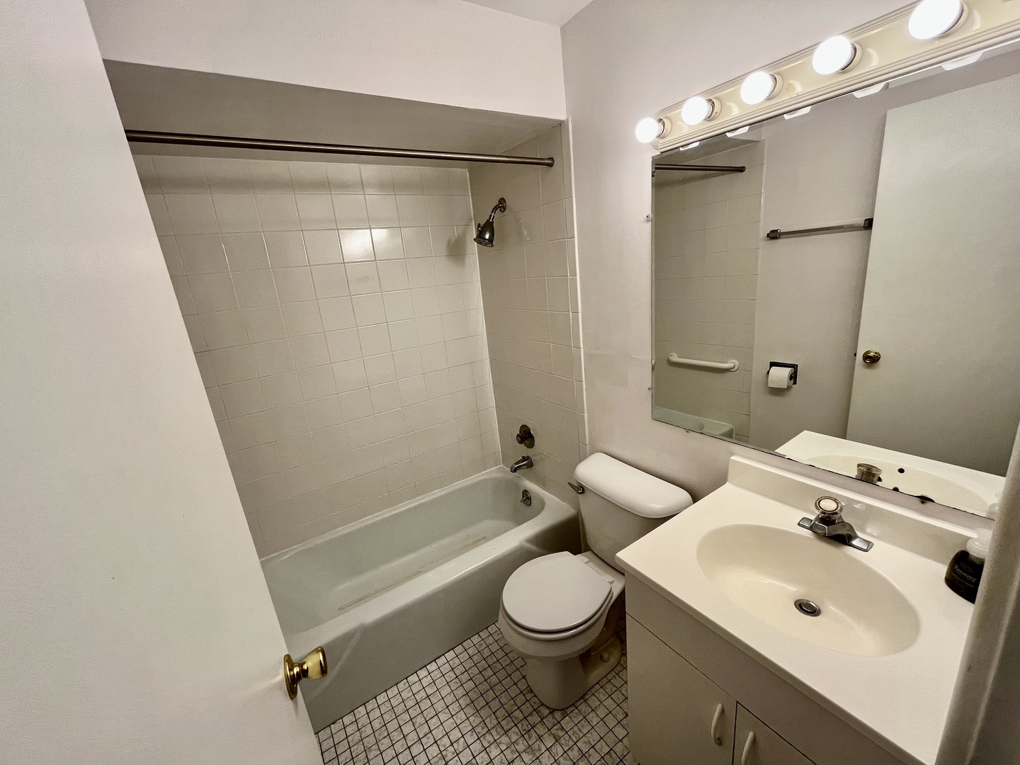 7101 W 166th Street Unit: 1c