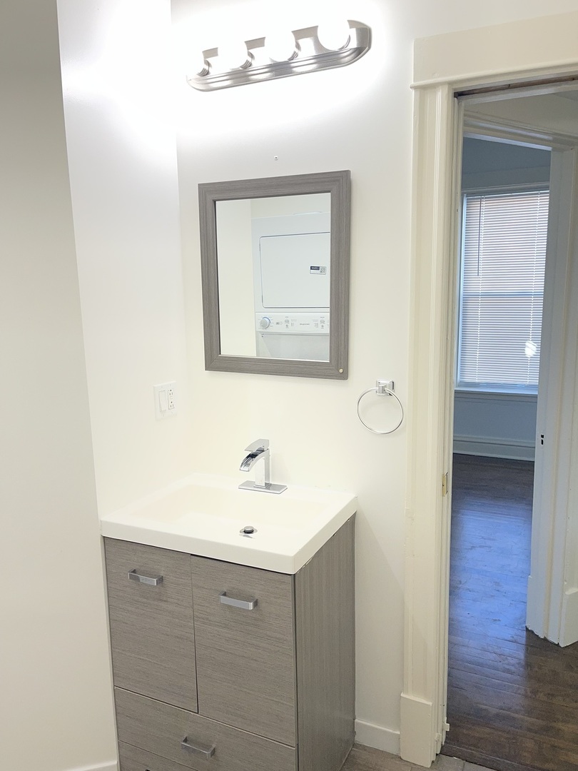 3707 W Augusta Boulevard Unit: 1R