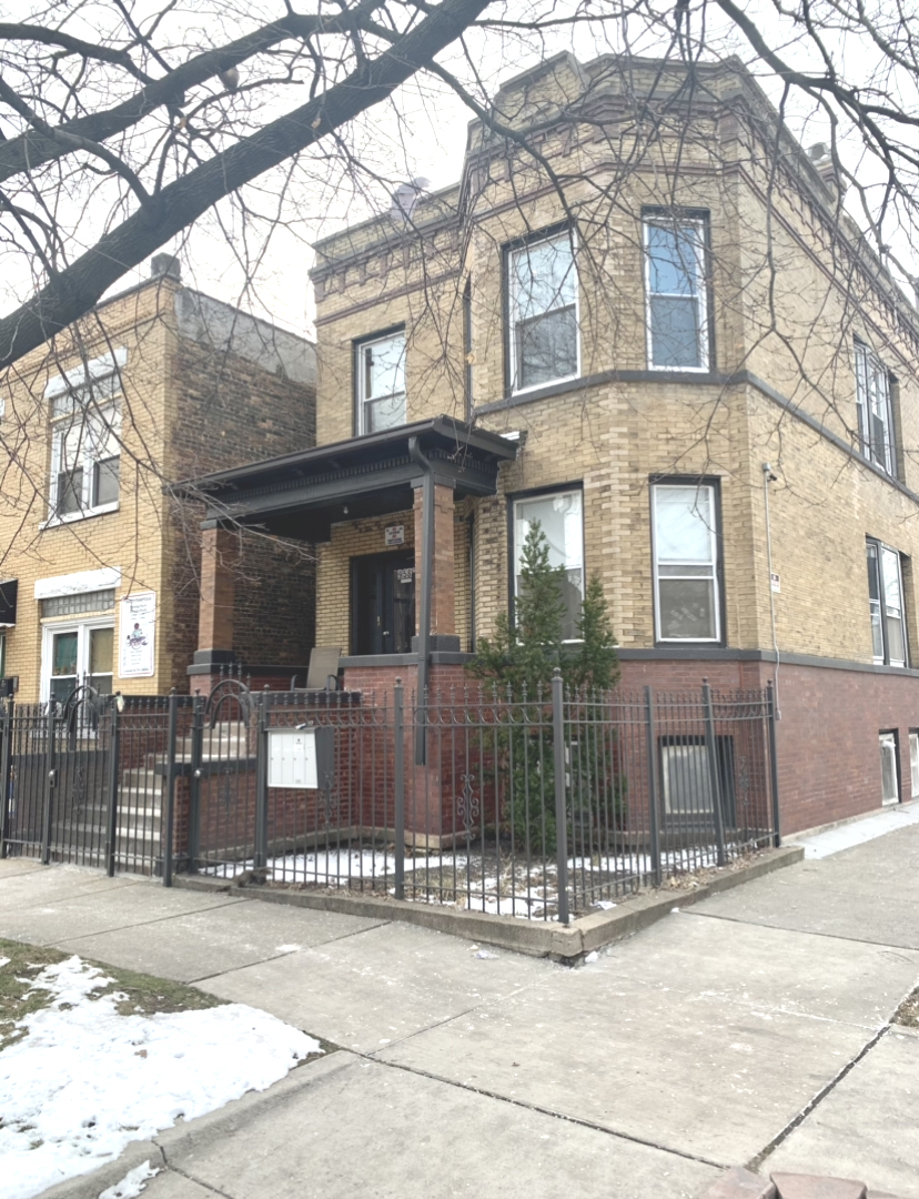3707 W Augusta Boulevard Unit: 1R